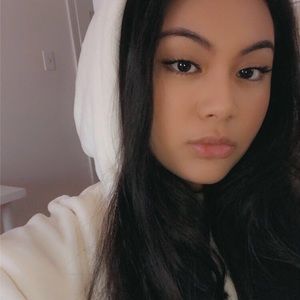 Meet your Posher, Adrianne